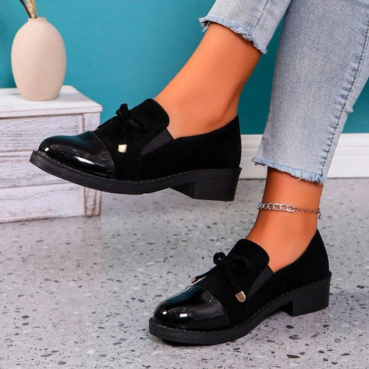 Sapato de Couro Preto Slip-On para Mulheres - Mocassim Casual Confortável