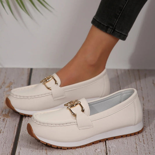 Mocassim Feminino Casual com Fivela Dourada - Conforto e Estilo